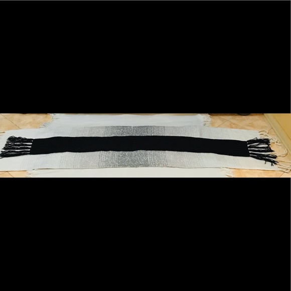 🎉BANANA REPUBLIC SCARF 🧣🎉 - Picture 5 of 10